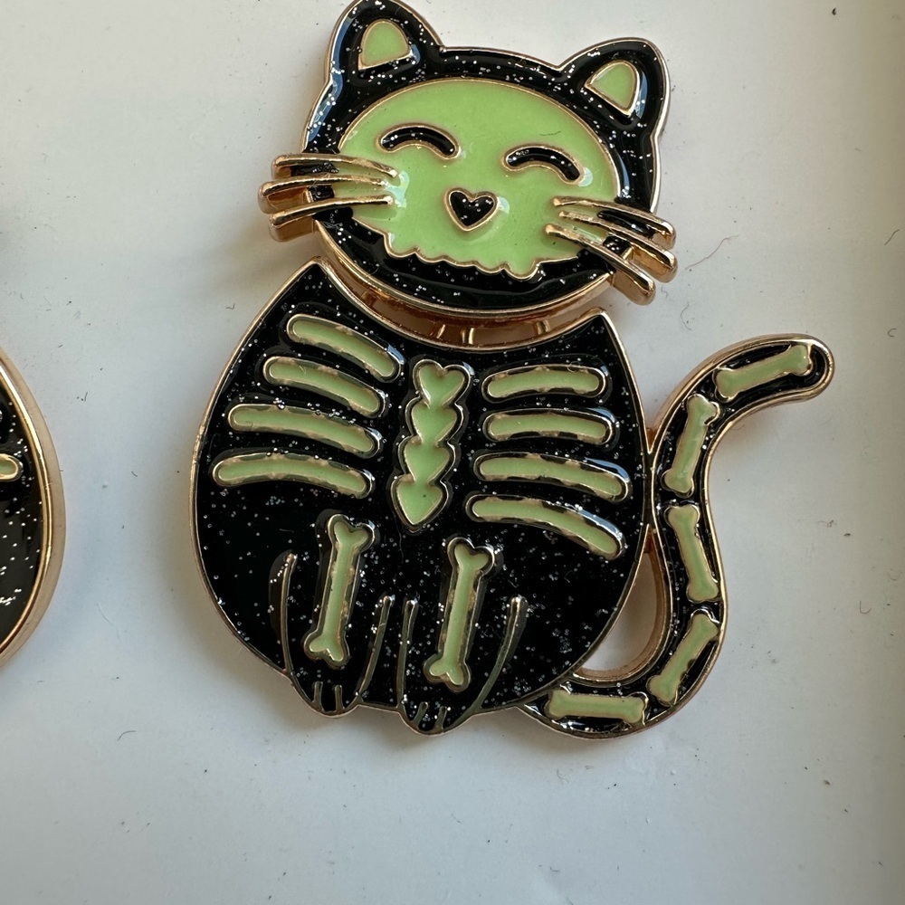 Baublebar scaredy-cat NWT glow in the dark cat earrings - Picture 3 of 3